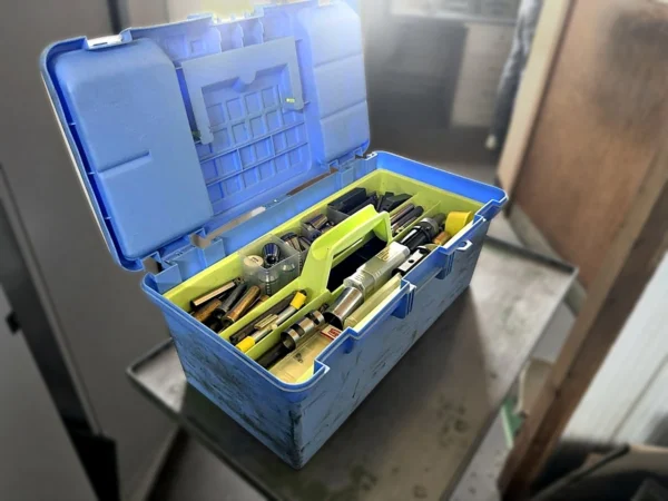 Posten Werkzeughalter und Drehwerkzeuge im Koffer