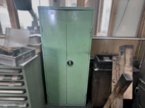 Werkstattschrank mit Inhalt