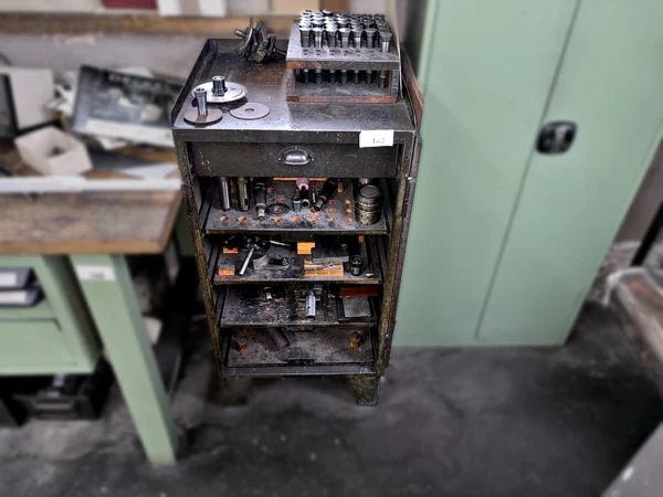 Werkzeugschubladenschrank mit Inhalt