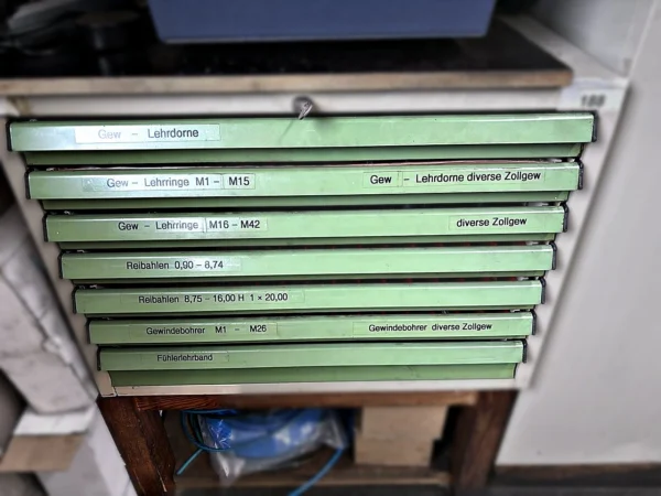 Werkzeugschubladenschrank mit Inhalt