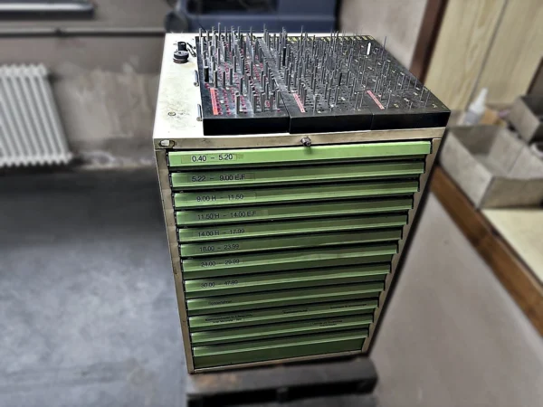 Werkzeugschubladenschrank mit Inhalt