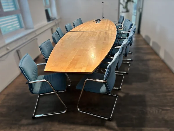 Konferenztisch mit Freischwingern 14 Stück