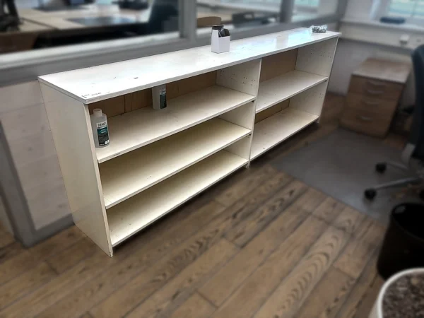 Sideboard mit offenen Fächern