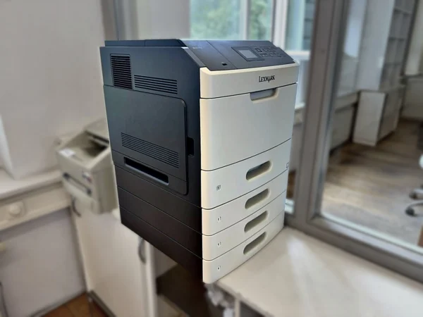 Lexmark Laserdrucker mit Zusatz-Papierfächern