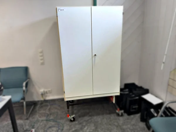 Medienschrank fahrbar