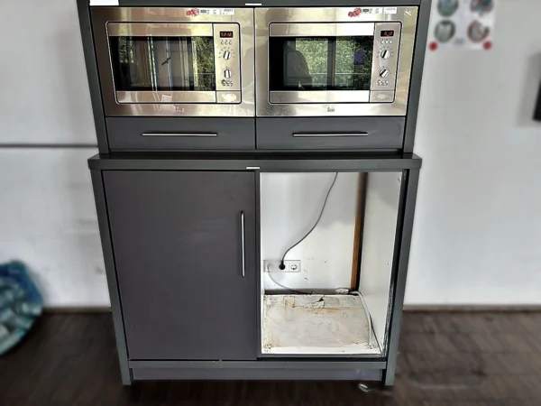 Küchenschrank mit Einbau-Mikrowellen 2 Stück