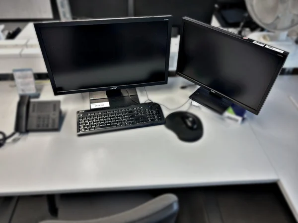 Acer Monitore 2 Stück mit Tastatur, Maus und Tischtelefon
