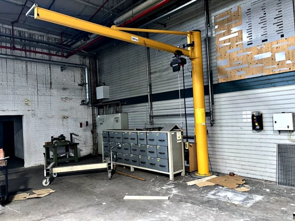 Hebetechnik Kostinek Säulenschwenkkran 500 kg mit Elektrokettenzug