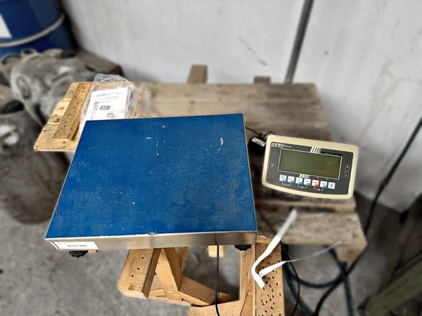KERN IFB 100K-3 Plattformwaage mit Anzeigegerät
