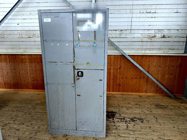 Stahlschrank mit Flügeltüren