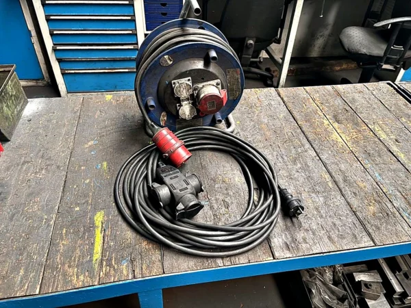 Kabeltrommel mit Verlängerungskabel