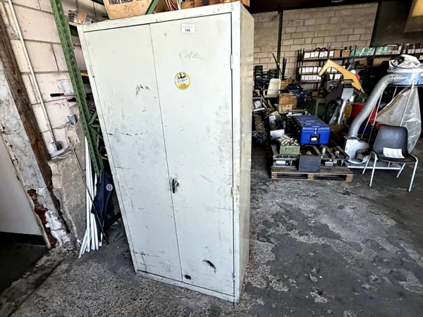 Werkstattschrank Flügeltüren