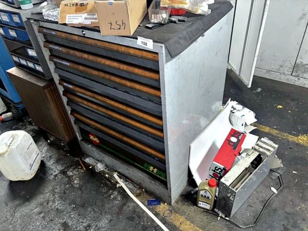 Werkzeugschubladenschrank mit Inhalt