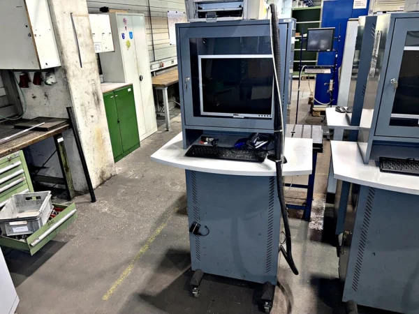 QUIPO PC-Terminalschrank mit Monitor