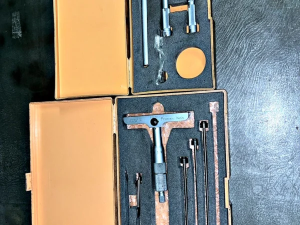 Mitutoyo Tiefenmessschraube und Innenmessschrauben