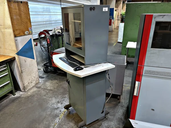 QUIPO PC-Terminalschrank mit Monitor