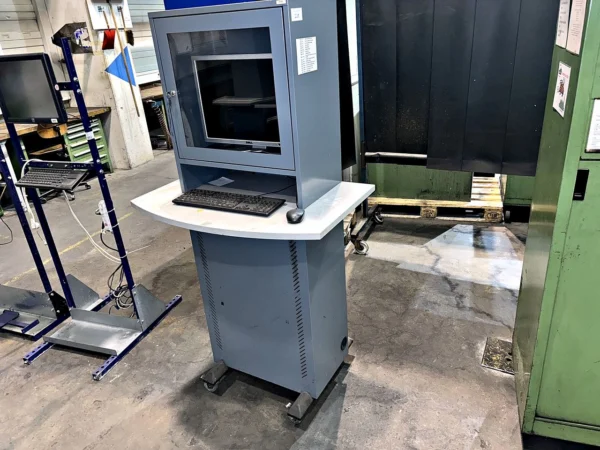 PC-Terminalschrank mit Monitor