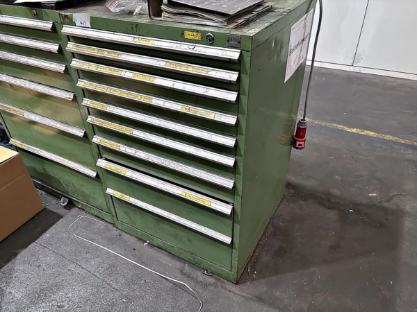 Werkzeugschubladenschrank mit Inhalt