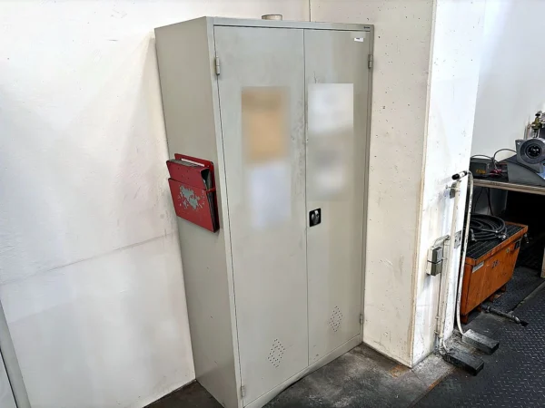 Werkstattschrank Flügeltüren