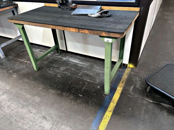 Werkbank ohne Inhalt